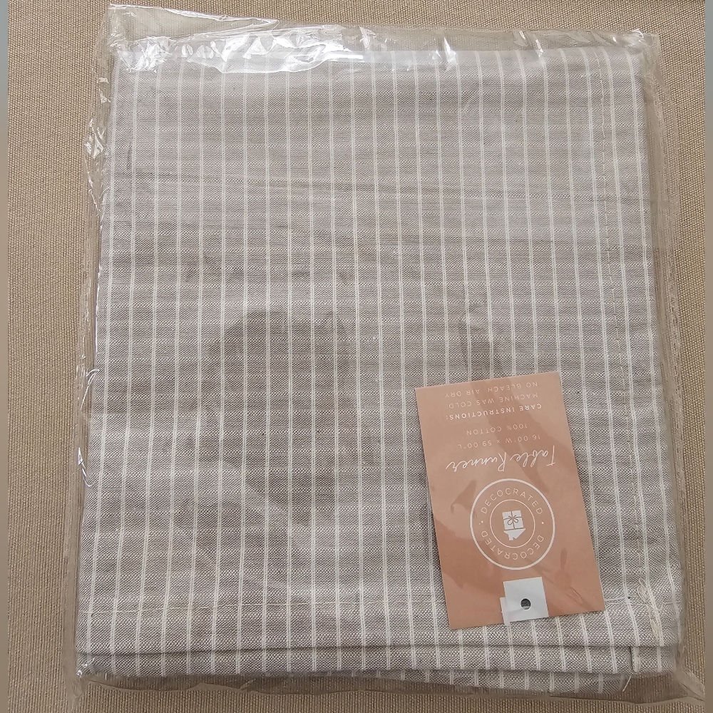 NWT Decorated Farmhouse Table Runner